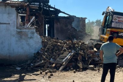 Bayramiç'te Yangın Çıkan Ev Kullanılamaz Hale Geldi