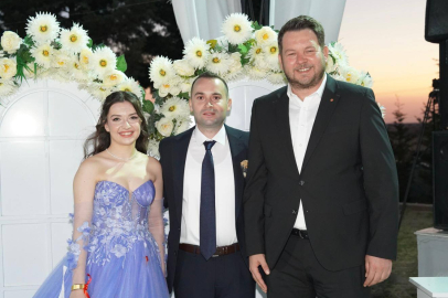 Başkan Talay, Genç Çiftin Nişan Yüzüklerini Taktı