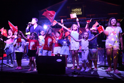 30 Ağustos Zafer Bayramı Coşkusu Keşan'da Fener Alayı ve Konser ile Taçlandı