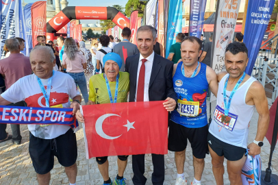 ‎80 Yaşındaki Poyraz Maratona Damga Vurdu