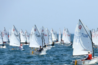 Tekirdağ'da Zafer Kupası Yelken Yarışları Sürüyor