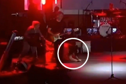 Ünlü Sanatçı Sahneye Çıkarken Düştü