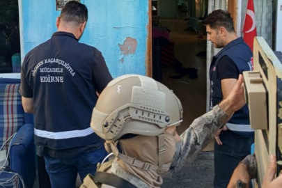 Edirne'de Düzenlenen Operasyonda Göçmen Kaçakçısı Saklandığı Evde Yakalandı