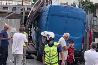 Freni Boşalan Panelvan İnşaat Alanına Girdi