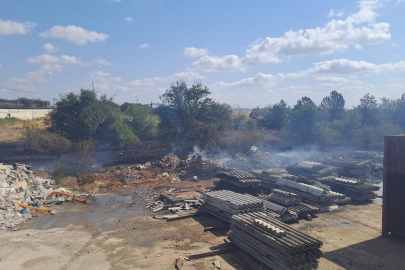 Lüleburgaz'da Fabrika Bahçesinde Çıkan Yangın Söndürüldü