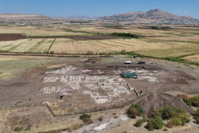 Çayönü Tepesi'nde Yaklaşık 9 Bin 500 Yıllık "Kamusal Yapı" Bulundu