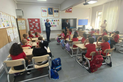 Kaymakam Özderin, İlk Ders Zilinde Öğrencilerle Buluştu
