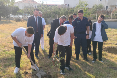 Tekirdağ'da Liseliler Fidan Dikti