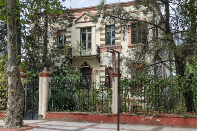 Altounalmazis Ailesi’nin Konağı Kaderine Terk