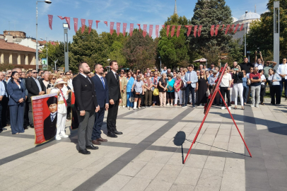 CHP’den Atatürk Anıtına Kuruluş Çelengi