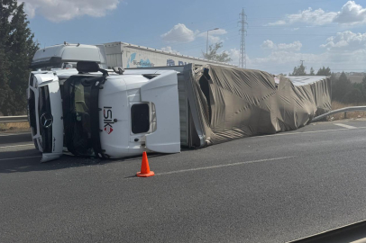 Çorlu’da Devrilen TIR Sürücüsü Yaralandı