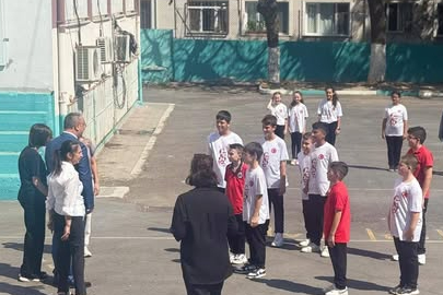 Vali Soytürk, Yeni Eğitim-Öğretim Yılında 50. Yıl Ortaokulu’nu Ziyaret Etti