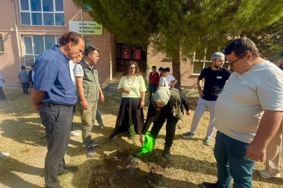İpsala'da Öğrenciler Fidan Dikti