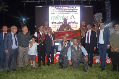 ‎İpsala'da İki TÜ'lü Güreşti, Rektörün Pehlivanı İkinci Oldu