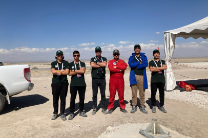 Lise Öğrencileri Geliştirdikleri Roketle TEKNOFEST'te Birinci Olmanın Mutluluğunu Yaşıyor