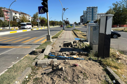 Edirne’de Kaldırım Çilesi: Taşlar Sökük, Elektrik Kabloları Dışarıda