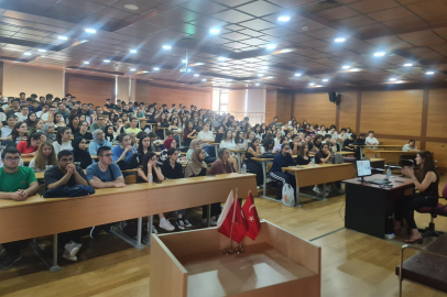 Trakya Üniversitesi’nde Yeni Öğrencilere Merkez Kütüphane Tanıtıldı