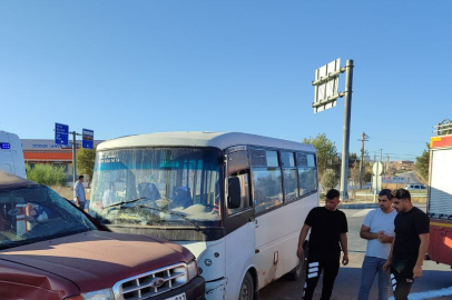 Çanakkale'de İşçi Servisiyle Kamyonetin Çarpıştığı Kazada 5 Kişi Yaralandı