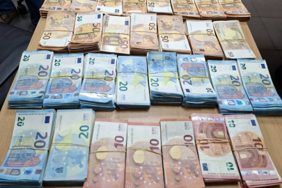 Tır Kabininde Ele Geçirilen 99 Bin 970 Euro Komşuya Kaldı