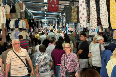 Ulus Pazarı’nda Yazlık İndirim Yoğunluğu