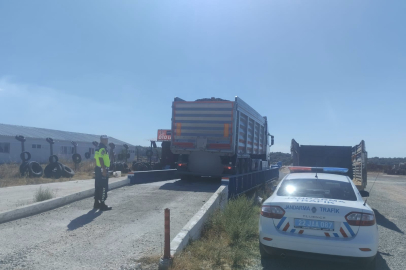 Edirne'de Taşıma Sınırını Aşan Kamyon Sürücülerine 110 Bin 225 Lira Ceza