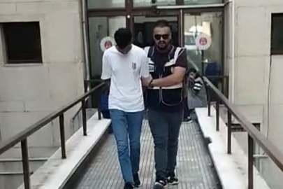 Polisi Gören Firari, Çimlere Yatıp Ölü Taklidi Yaptı