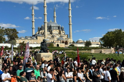 ‎Selimiye Meydanı’nda Gumball 3000 Araçları İçin Heyecanlı Bekleyiş