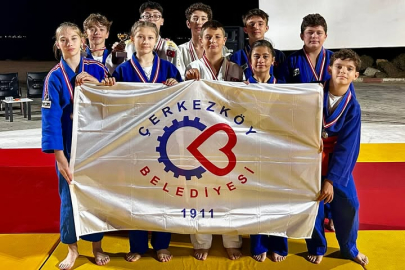 Çerkezköy Belediyesi Judo Takımı Lapseki’den 10 Madalya ile Döndü