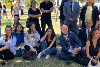 Rektör, ‘Karizma Show’u Öğrencilerle Birlikte İzledi