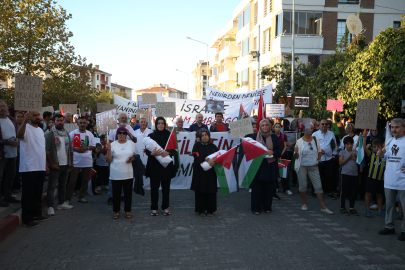 Gökçeada'da Binlerce Kişi Filistin'e Destek Verdi