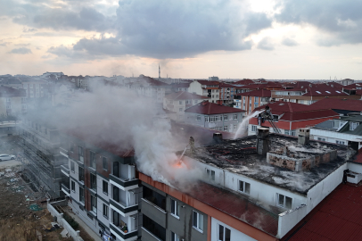 Tekirdağ'da Apartmanın Çatısında Çıkan Yangın Söndürüldü