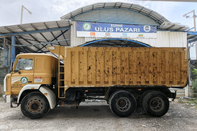 ‎Ulus Pazarı'na Kamyonlu Kapama: Esnaf İçeri Girdi