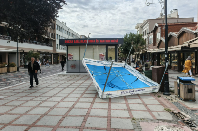 Edirne Güne Rüzgarlı Başladı