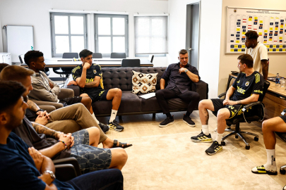 Fenerbahçe’de Başkan Sadettin Saran Futbolcularla Bir Araya Geldi