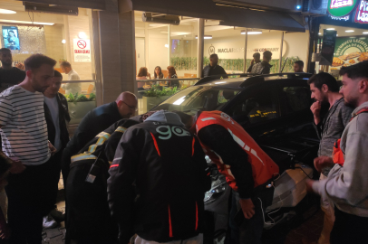 Tekirdağ'da 3 Otomobil ve 2 Motosikletin Çarpıştığı Kazada 2 Kişi Yaralandı