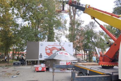 Dev Tava Yerine Vinç Yardımıyla Koyuldu