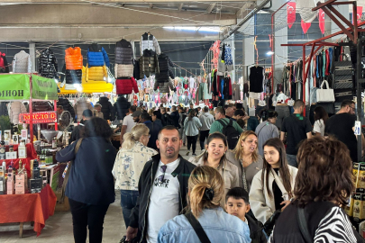 Edirne’deki Cumartesi Pazarı’nda Turist Yoğunluğu