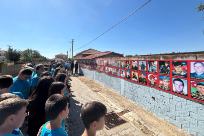 Kırklareli'nde "Türkiye- Azerbaycan Şehitleri Fotoğraf Köşesi" İlgi Çekiyor