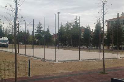 Edirne'de Gölet'e Halı Saha Geliyor