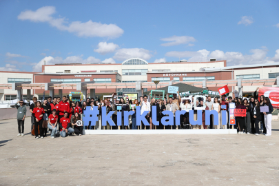 Kırklareli Üniversitesi Rektörü Ak "Öğrenci Kulüpleri Şenliği"nde Öğrencilerle Seksek Oynadı