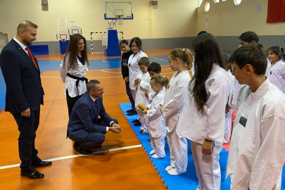 Pınarhisar Kaymakamı Enver Özderin, Taekwondo Kuşak Terfi Sınavına Katıldı