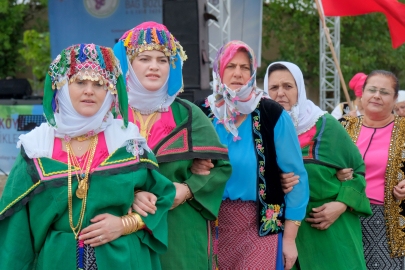 Kırklareli'nde "Gelin Başı Çatma" Geleneği Canlandırıldı