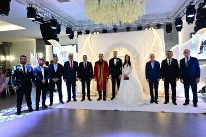 Kırklareli Valisi Uğur Turan Çiftin Nikahına Şahitlik Etti