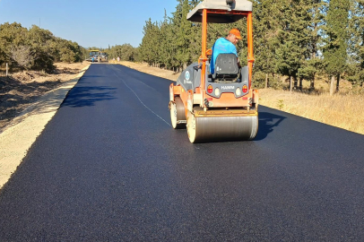 Edirne'de Köy Yollarında Sıcak Asfalt Çalışmaları Sürüyor