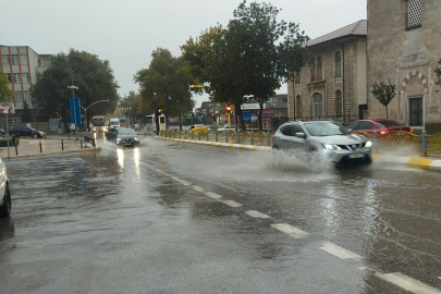 Edirne’de Sağanak Yağış Sürüyor