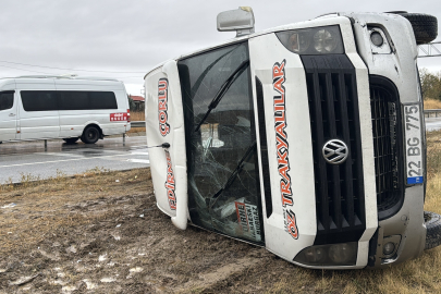 Kırklareli'nde Devrilen Yolcu Minibüsündeki 7 Kişi Yaralandı