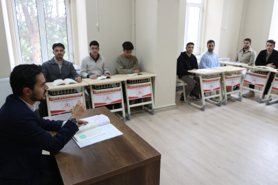 Sultan 2. Abdülhamid'in Yaptırdığı Binada Eğitim Alan Aday Din Görevlileri, Mezuniyete Hazırlanıyor