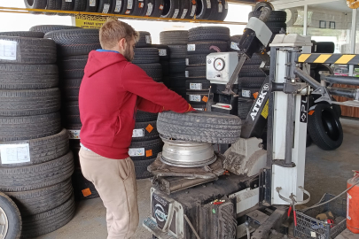 Edirne’deki Lastikçilerde Kış Lastiği Mesaisi