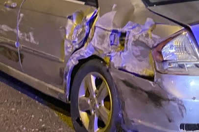 Park Halindeki Araca Çarpıp Kaçtı