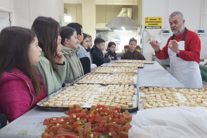 Edirne'de İlkokul Öğrencileri Şekerleme Üretim Tesisini Gezdi